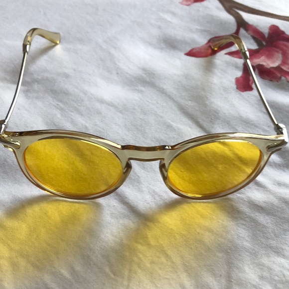 Yellow frame glasses - Picture 2 of 4